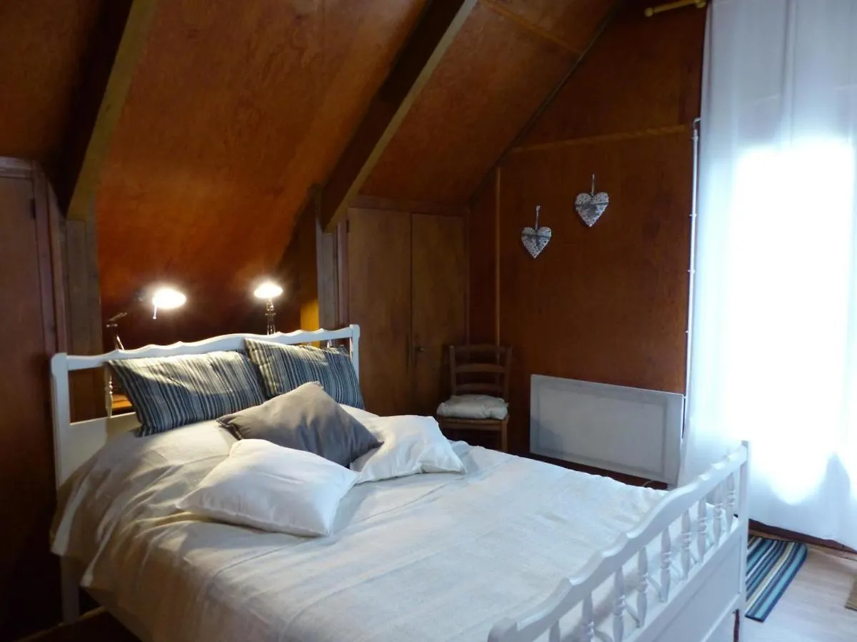 Chalet Familial Pres De Vichy, Terrasse, Animaux Acceptes - Fr-1-489-274 Le Vernet  Holiday home Le Vernet (Allier)